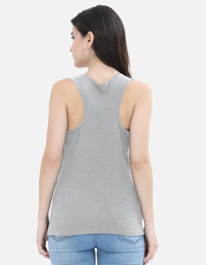 Woman in grey sleeveless tank top and blue jeans, Nairove Closet fashion collection